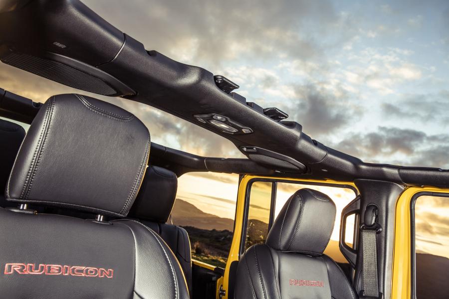 Интерьер Jeep Wrangler Unlimited Rubicon (JL) 2019 года  (UK) (фото 14 из 23)